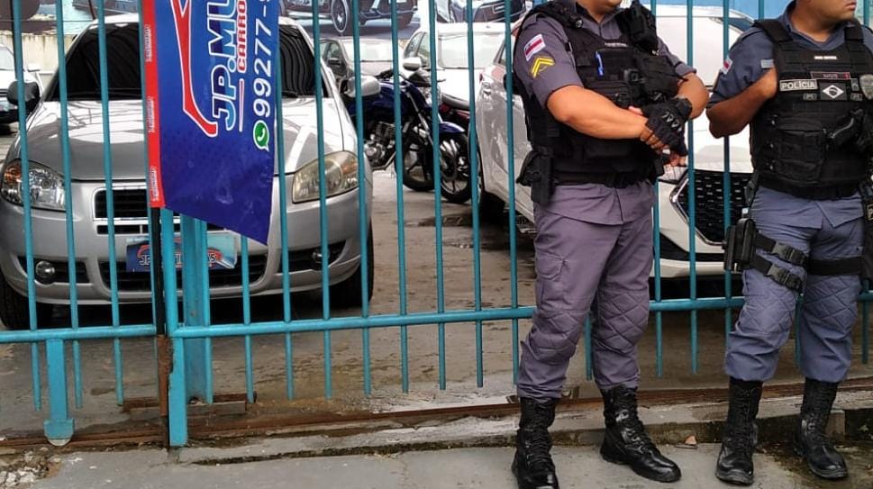 Empresário morre após levar tiros na cabeça durante assalto em loja de carros em Manaus