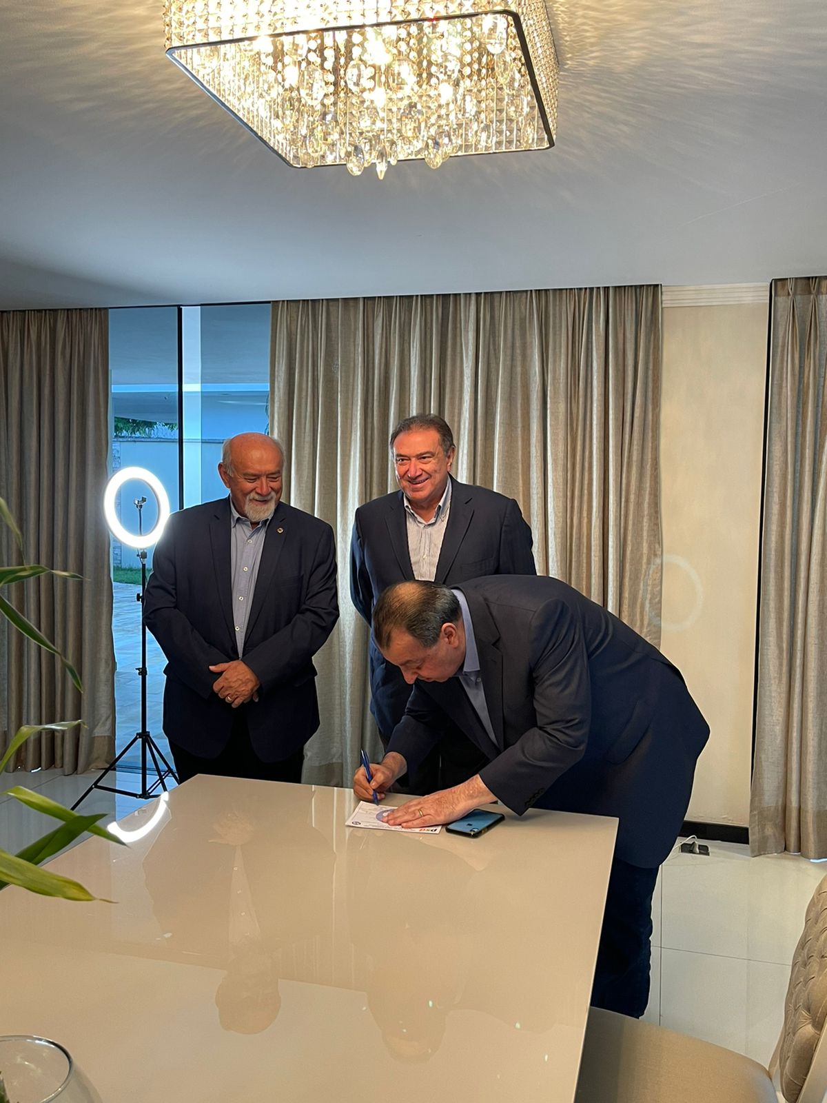 Átila Lins se filia ao PSD para se candidatar à reeleição para Deputado Federal