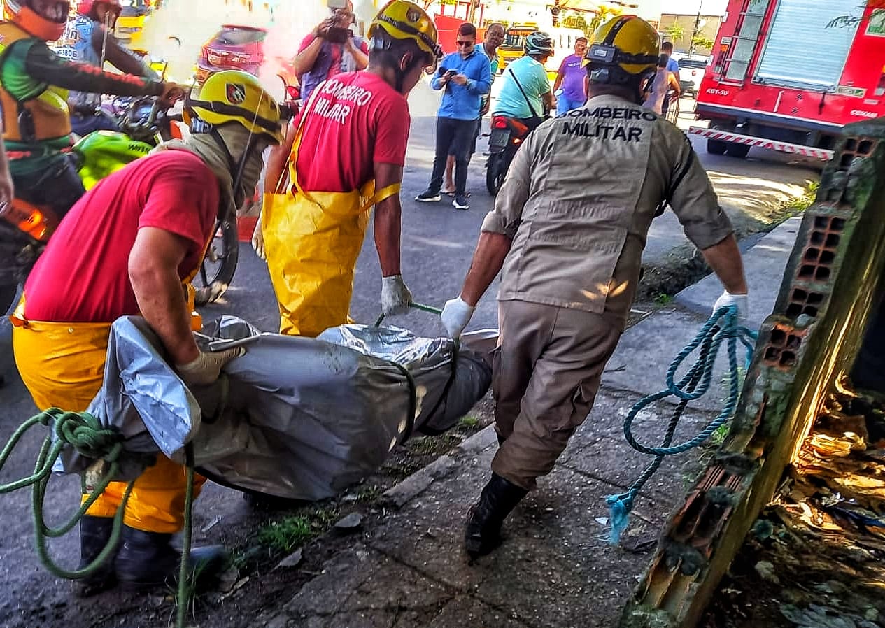 Homem achado em igarapé de Manaus estava seminu e foi assassinado; Confira
