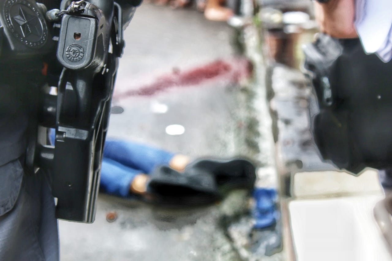 Jovem é jogado de carro e morto a tiros no Ouro Verde, em Manaus