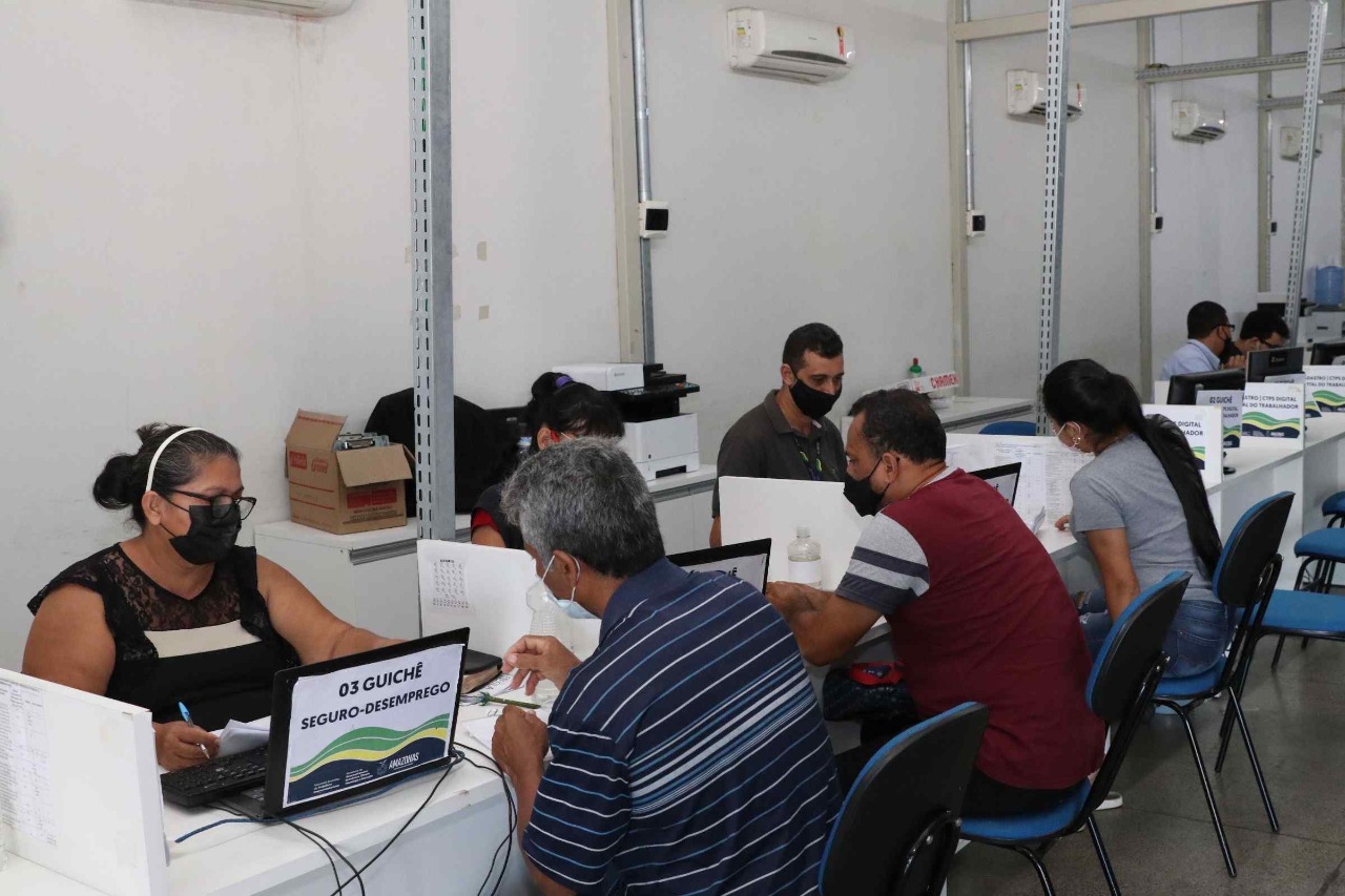Vendedor, motoboy, cozinheira e mais; Sine Amazonas oferta 90 vagas de emprego