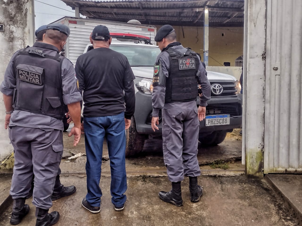 PM achado na cena de triplo homicídio em Manaus foi torturado antes de morrer