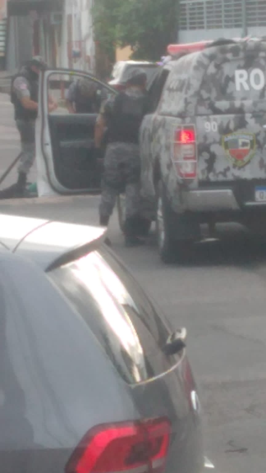 Suspeito de assaltar PM trabalhava como motorista de app no momento da prisão; vídeo