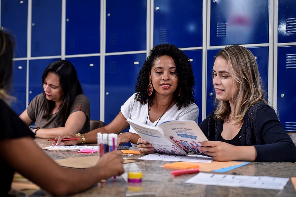 USP e Instituto Iungo oferecem cursos de atualização gratuitos para educadores