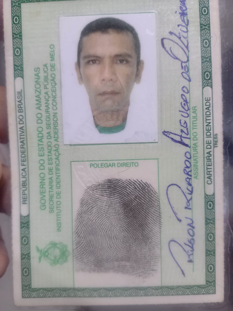 Mulher é presa suspeita de cravar faca no coração do marido em Manaus