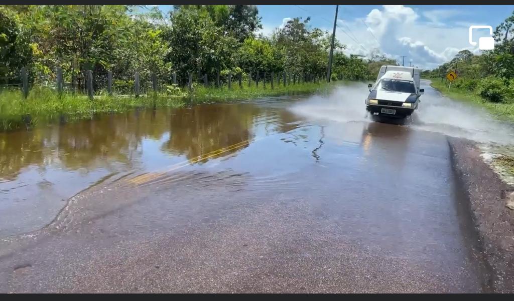 Moradores pedem sinalização em trecho da BR-319 invadido pelas águas do Rio Solimões