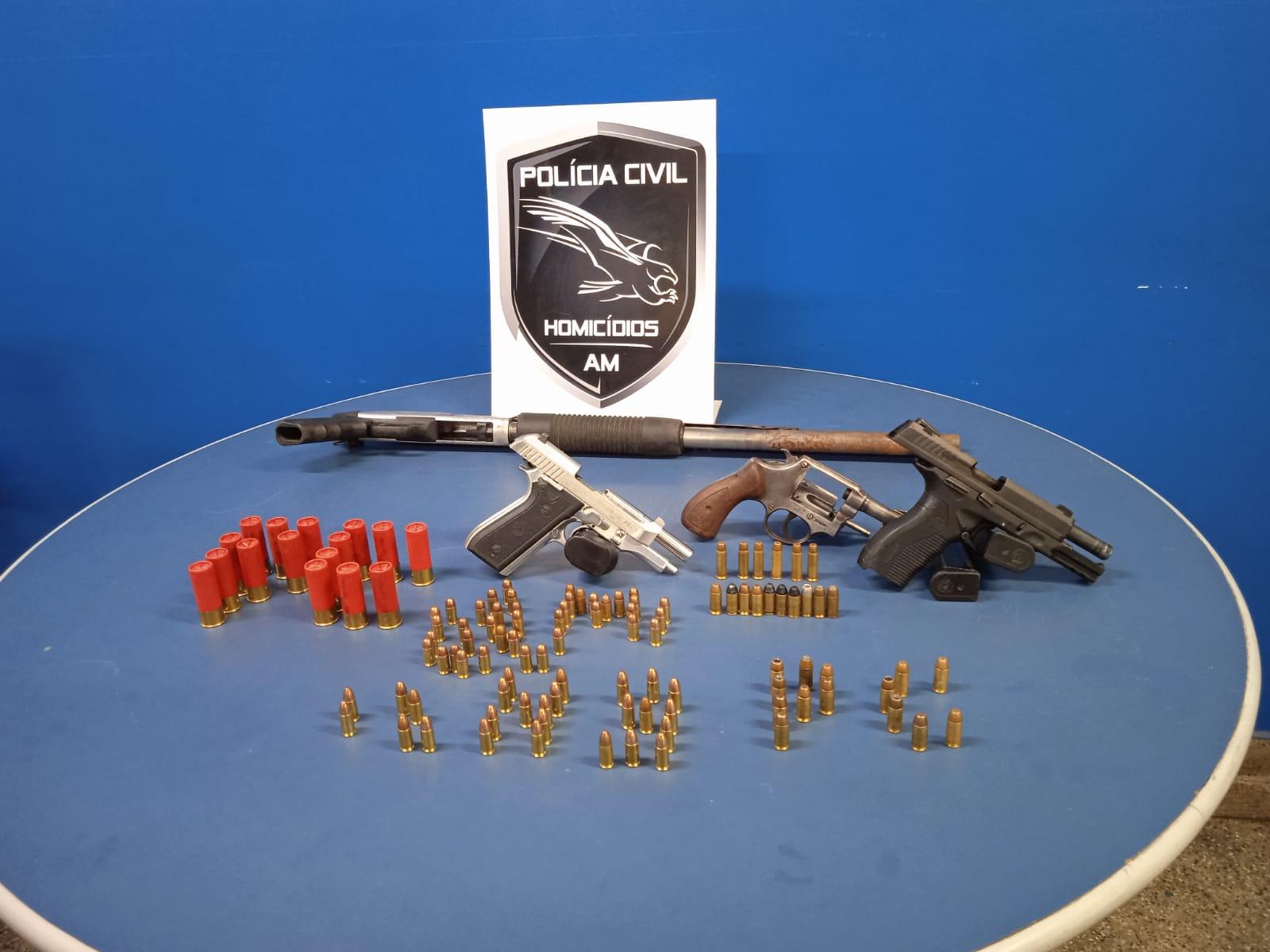 Suspeito de matar cinco rivais é preso com grupo armado em Manaus