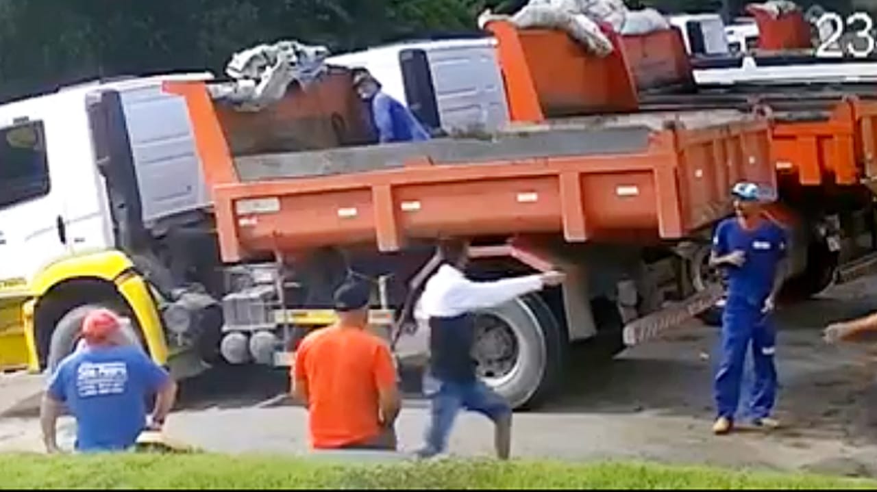 Caçambeiros são alvos de assaltantes na AM-010; vídeo