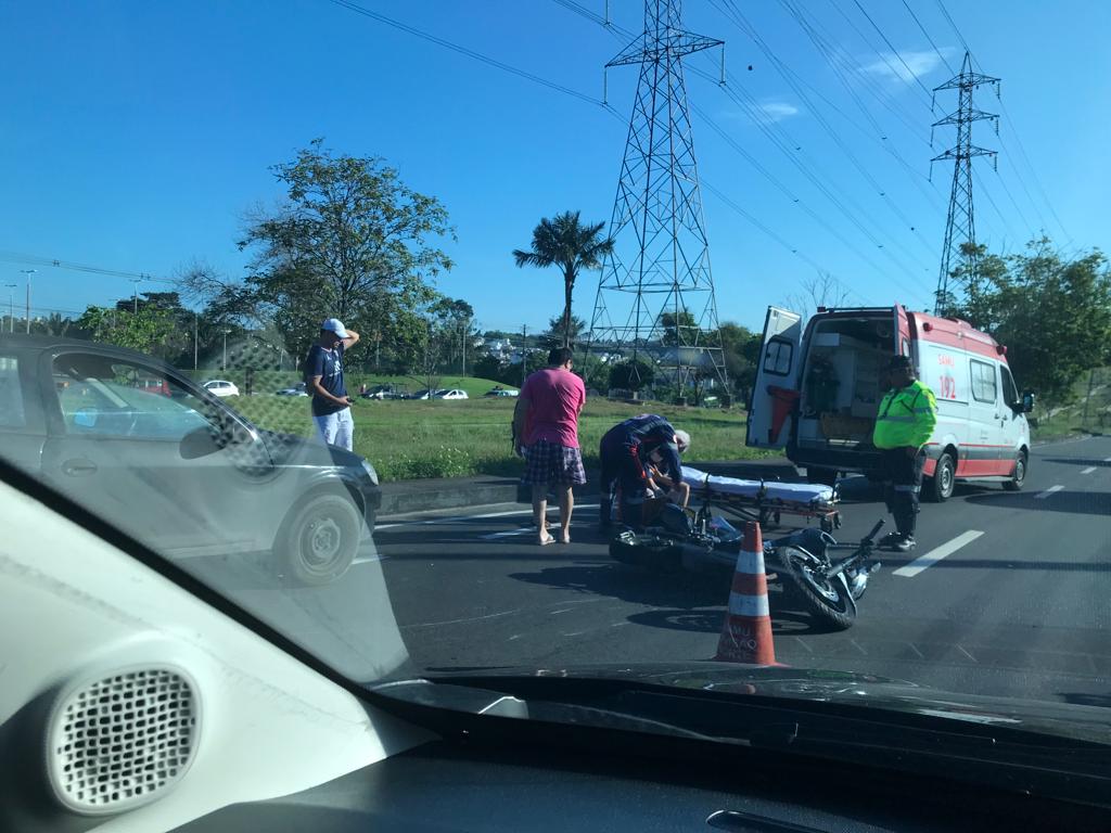 Homem fica ferido em acidente com motocicleta em Manaus