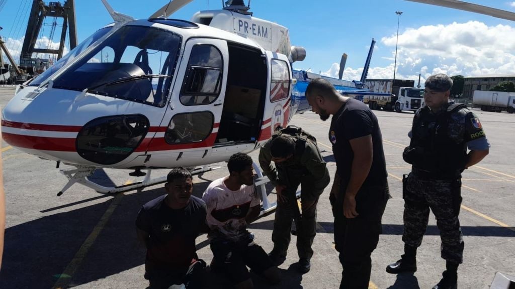 Dupla é presa após bater lancha roubada e trocar tiros com Policiais na Ponta Negra
