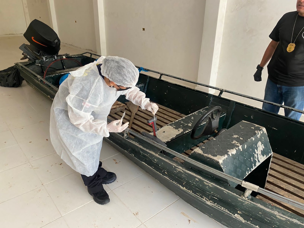 Sangue é encontrado em barco de suspeito de desaparecimento de jornalista e indigenista