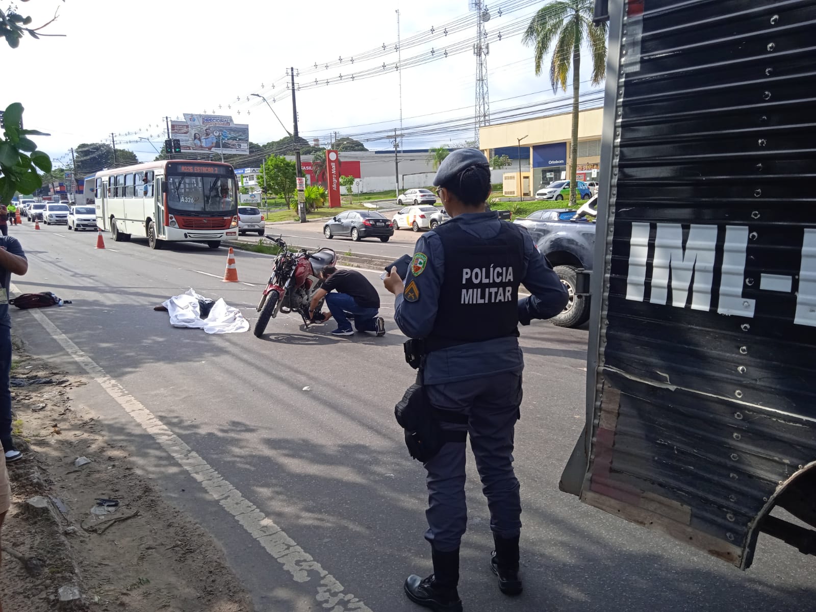 Pescador morre atropelado em avenida de Manaus