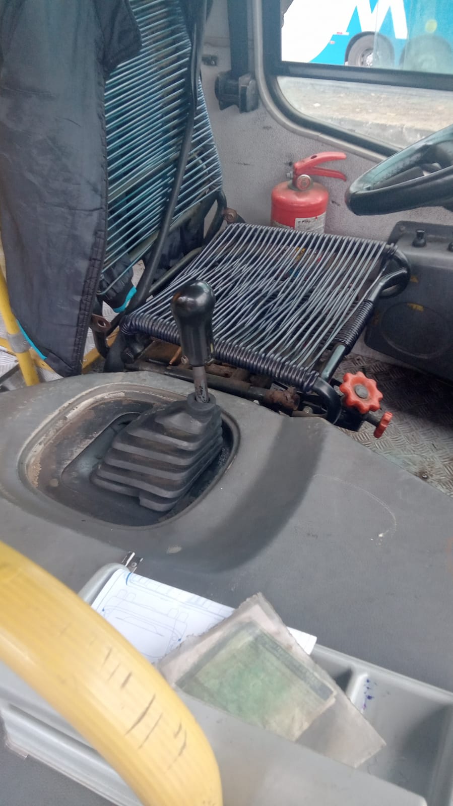 Passageiros se jogam de ônibus ao serem atacados a facadas por assaltantes em Manaus