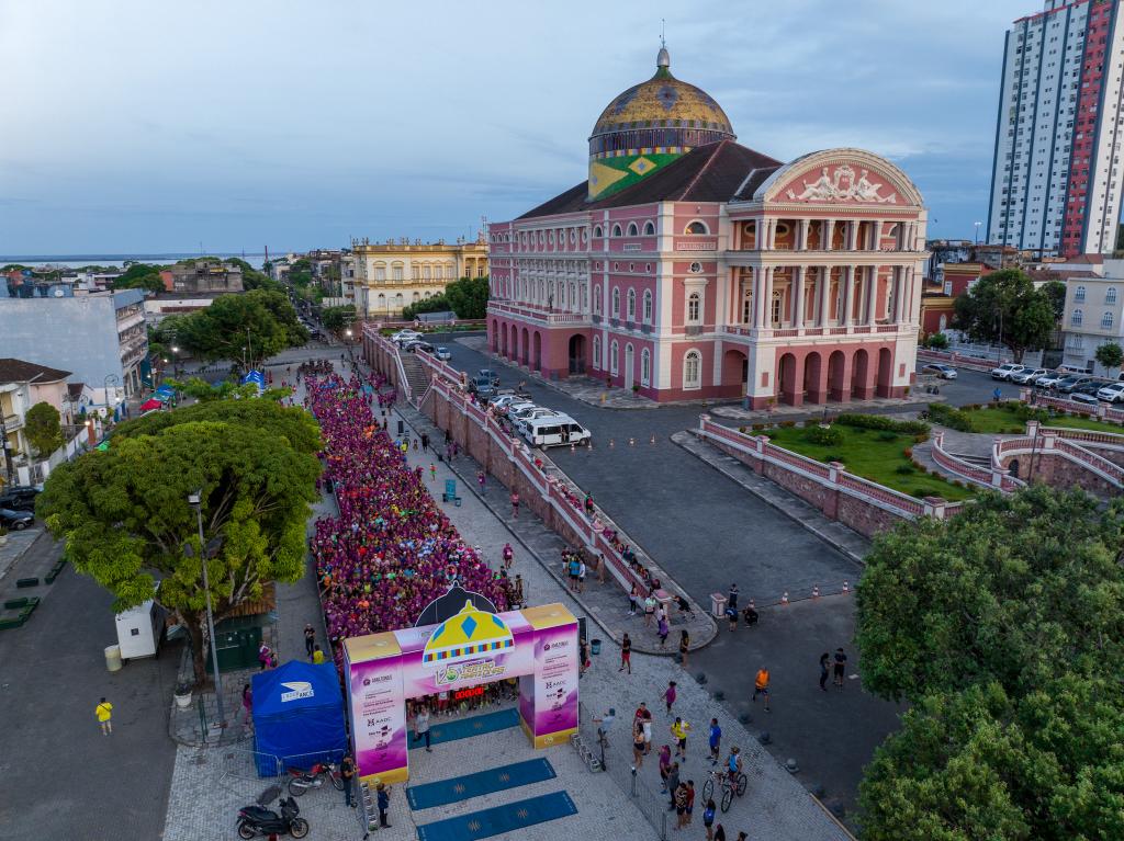 Mais de mil atletas participam da corrida em comemoração aos 125 anos do Teatro Amazonas