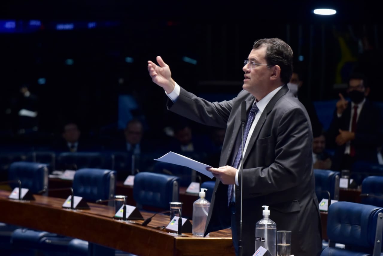  Proposta de Eduardo Braga premia estudantes que pagam Fies em dia