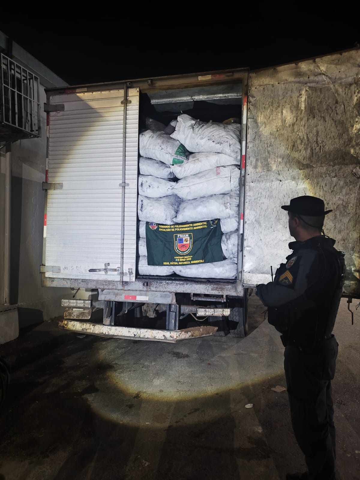 Carvão ilegal avaliado em R$ 12 mil é apreendido na AM-010