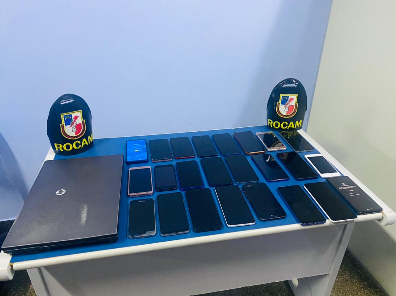 Dupla é presa com mais de 20 celulares roubados em casa alugada em Parintins