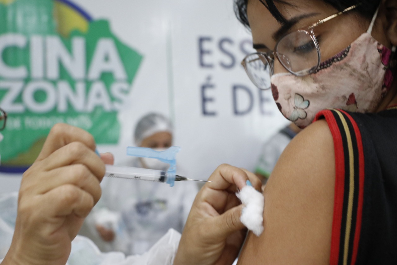 Com risco de nova onda, Amazonas libera 4ª dose contra Covid para maiores de 18 anos