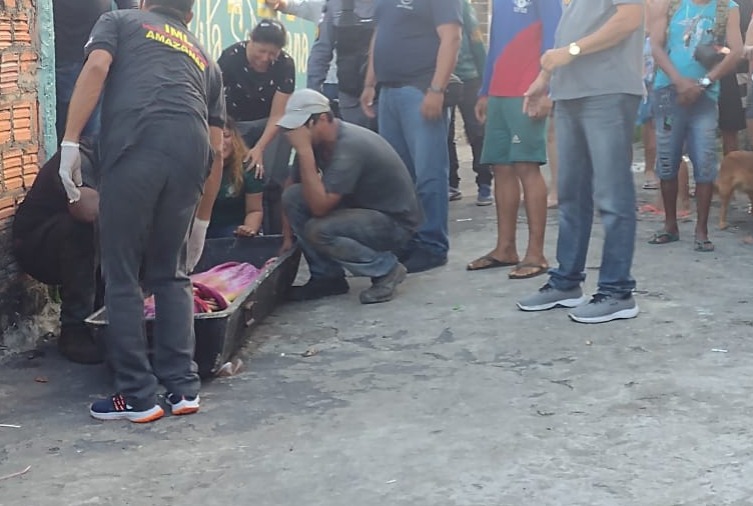 Vizinhos ouvem barulhos e encontram venezuelana morta a facadas em kitnet em Manaus