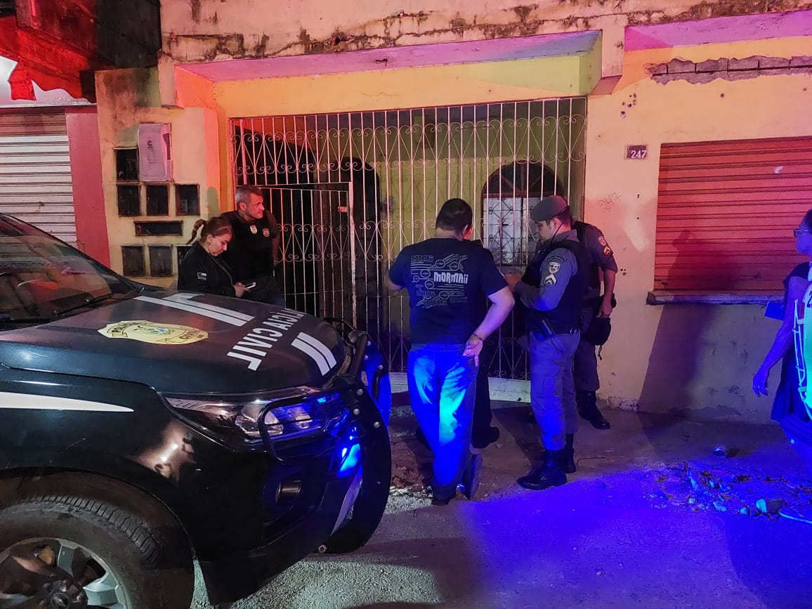 Homem morre dentro de casa ao tentar se esconder de assassinos em Manaus