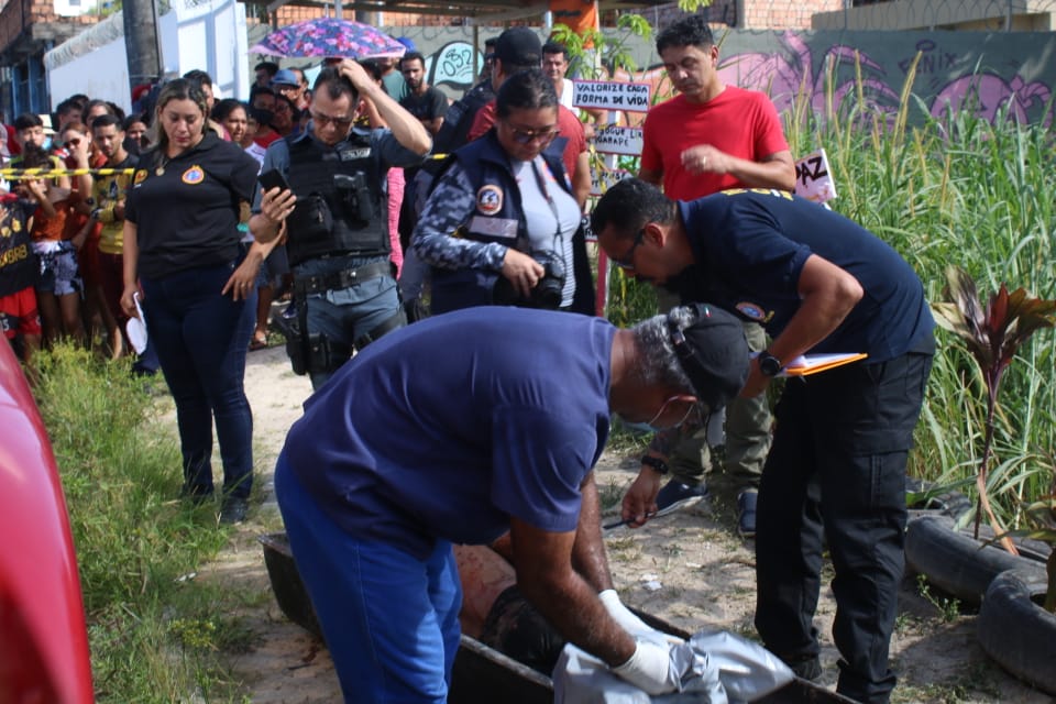 Jovem encontrado em igarapé em Manaus teve o corpo ‘ticado’ com mais de 10 facadas 
