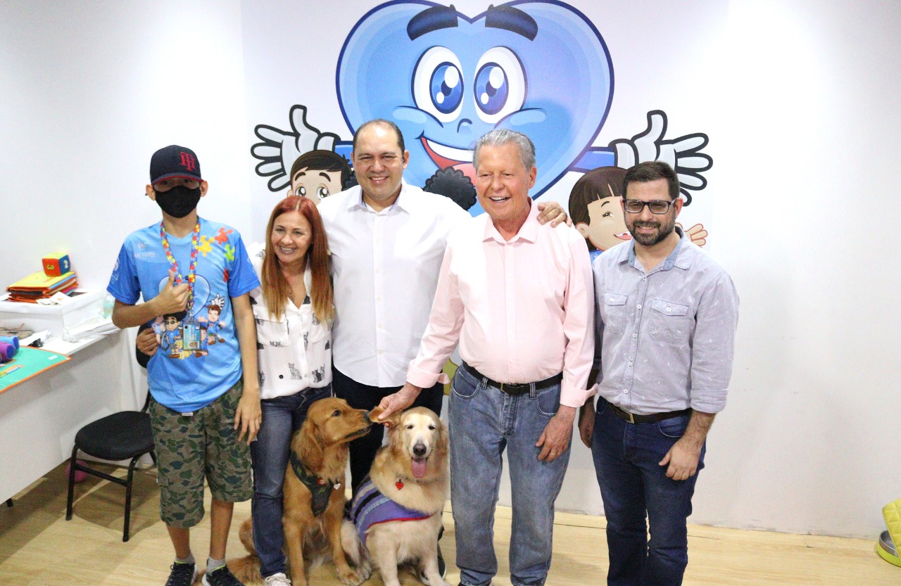 Arthur Virgílio visita espaço voltado a autistas e reitera compromisso com a causa