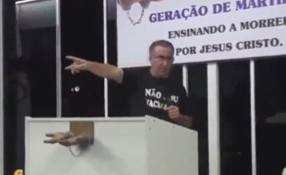 Durante oração, pastor pede que ‘novo’ vírus mate ministros do STF, prefeitos e diretoras