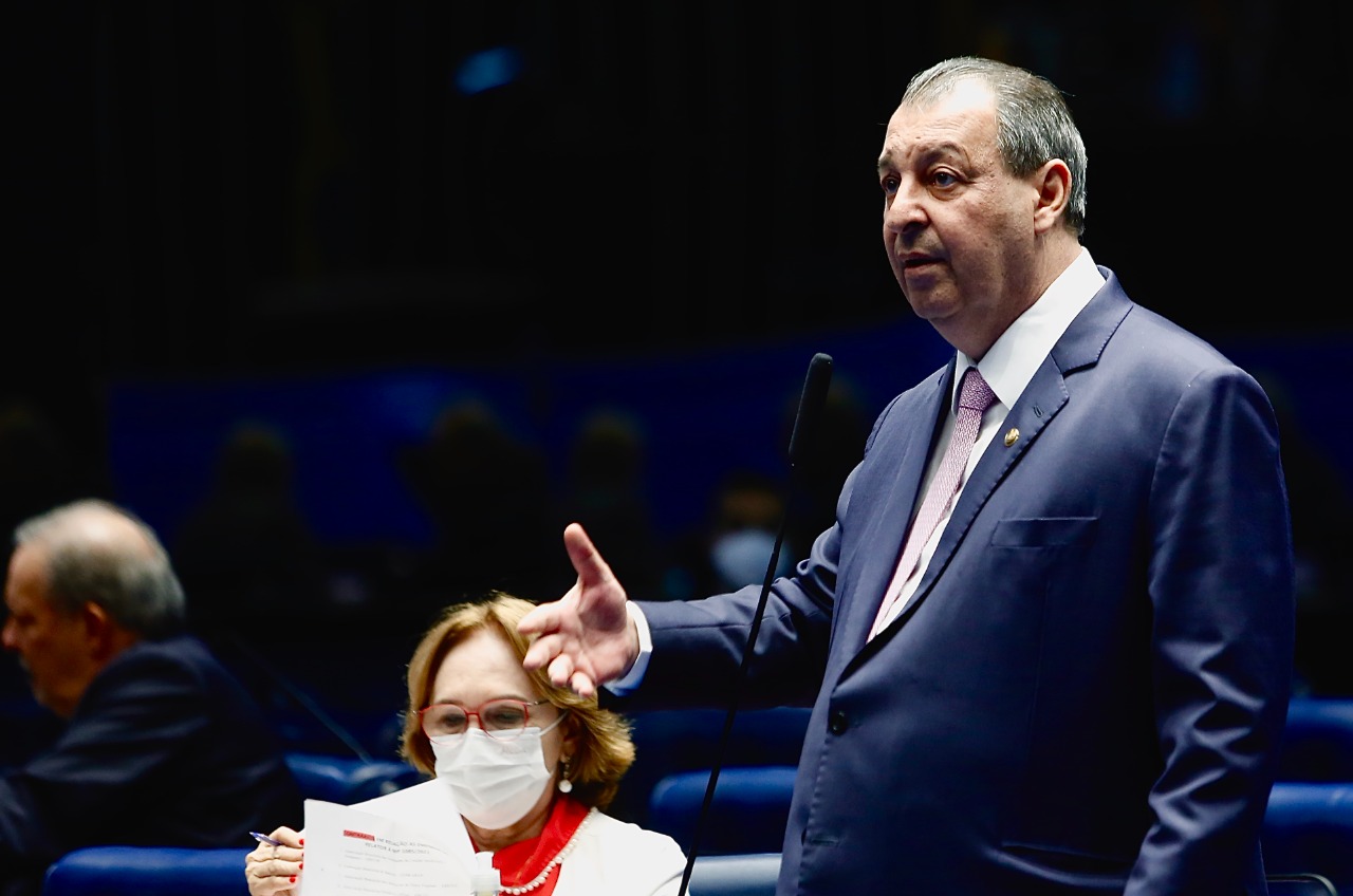 Com voto favorável de Omar, Senado aprova microcrédito para MEI e pessoas físicas