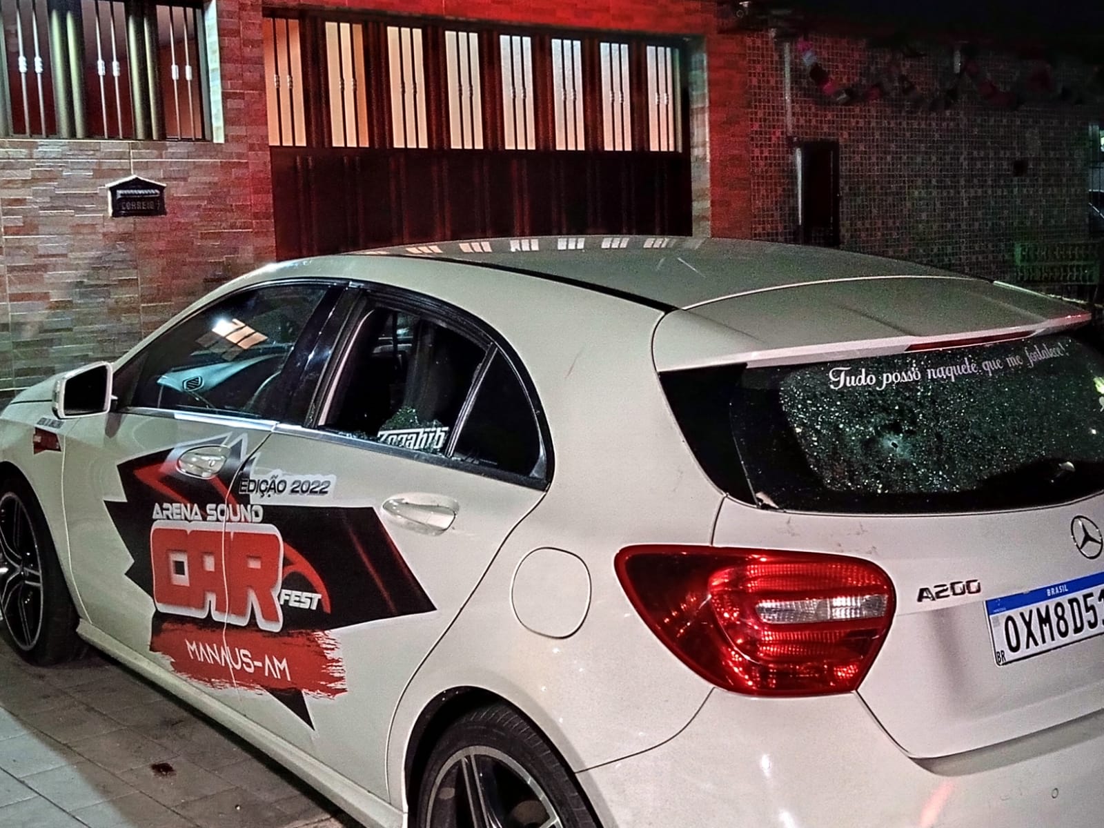 Gerente financeiro morre ao ser crivado de balas dentro de carro em Manaus