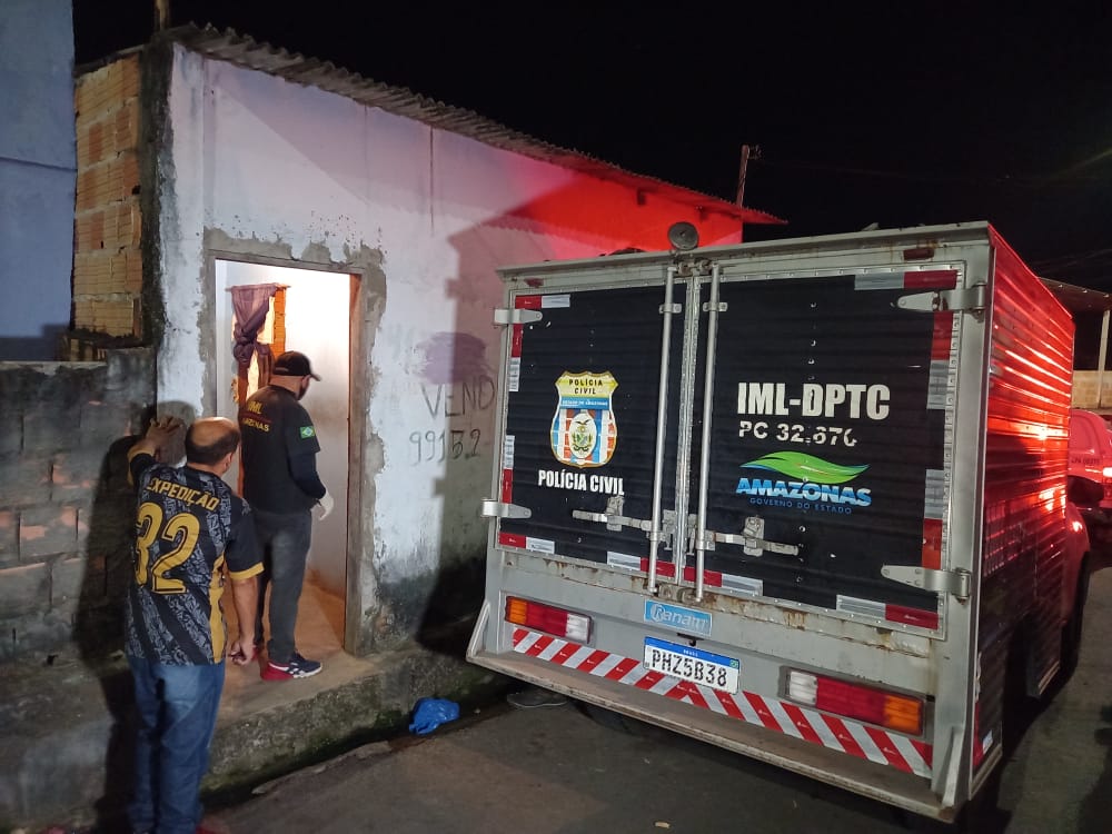 Criminosos invadem casa e matam dupla a tiros em Manaus