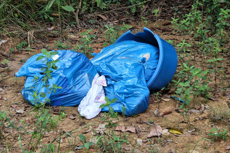 Seminu e com 34 facadas pelo corpo, homem é achado morto dentro de bacia em Manaus