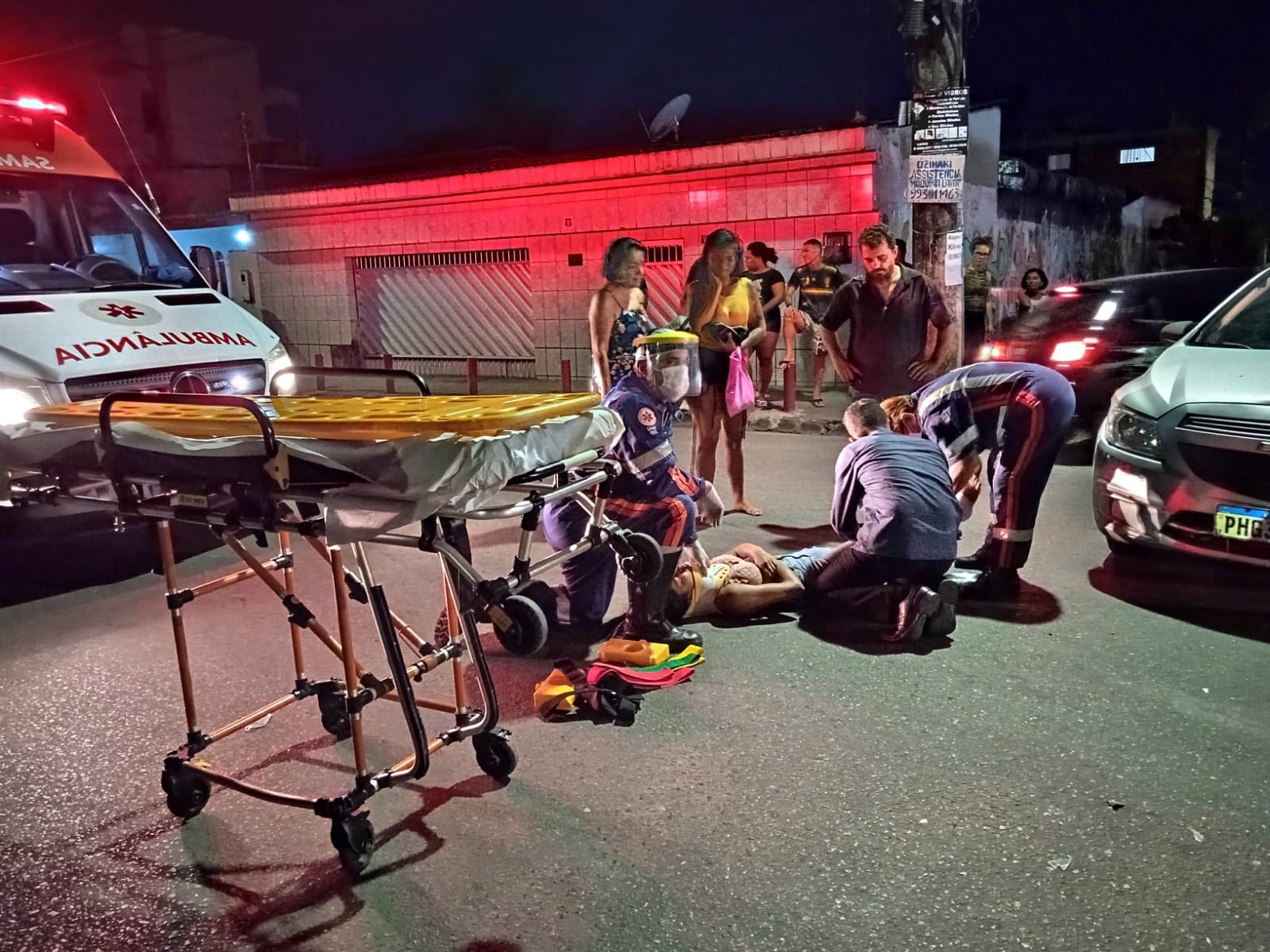 Duas pessoas ficam feridas em grave acidente em cruzamento de Manaus