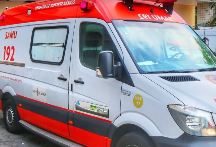 Criança e homem são atropelados em rua de Manaus; motorista fugiu 