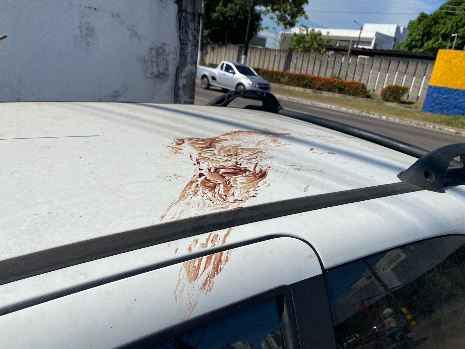 Desfalecendo, homem consegue dirigir até hospital após ser esfaqueado em Manaus