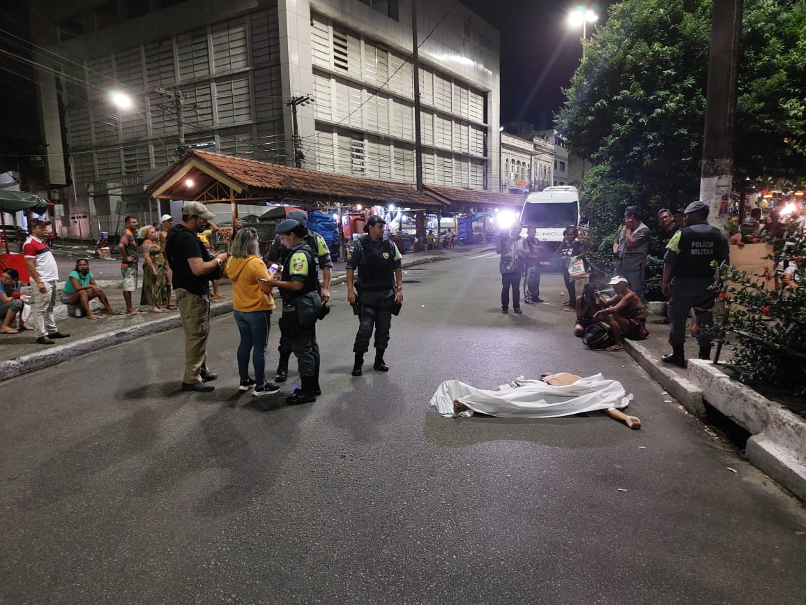 Morador de rua morre atropelado por micro-ônibus no Terminal da Matriz em Manaus