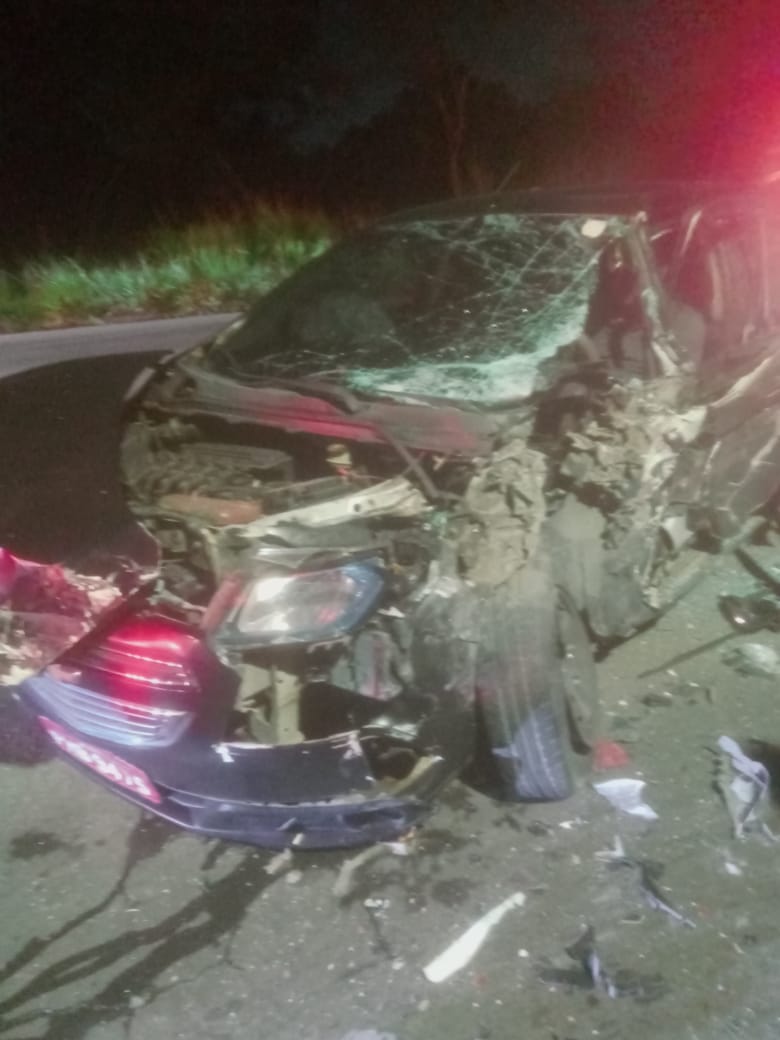 PM fica ferido e carro é despedaçado em acidente em avenida de Manaus