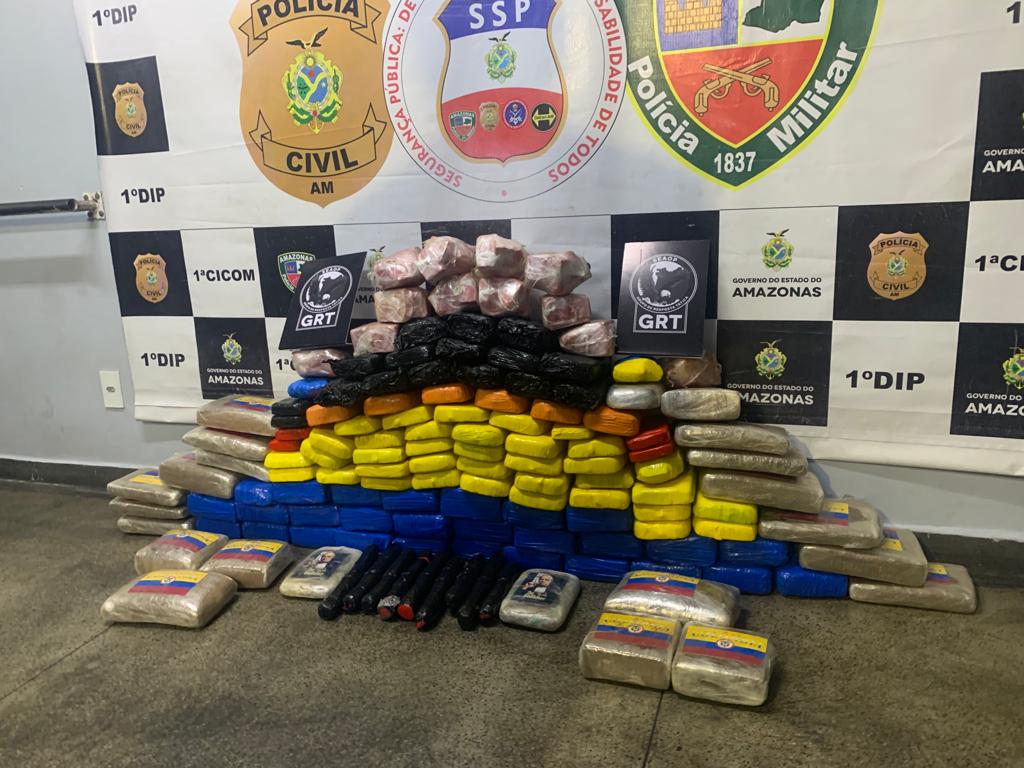 Traficantes têm prejuízo de R$ 3 milhões após polícia encontrar drogas em barco de Manaus