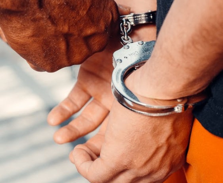 Traficante é preso suspeito de fornecer armas e drogas a facção em Manaus