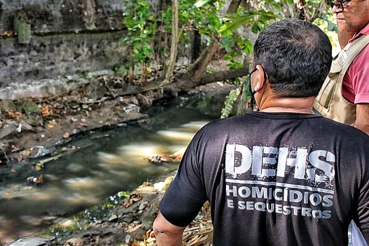 Corpo nu e amarrado é encontrado em igarapé de Manaus 