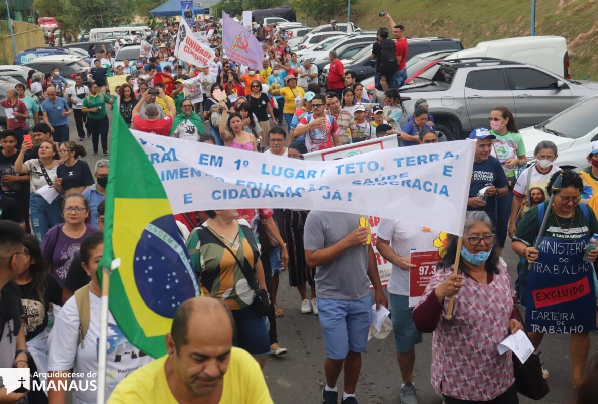 Após dois anos, Grito dos Excluídos volta às ruas e reúne multidão em Manaus