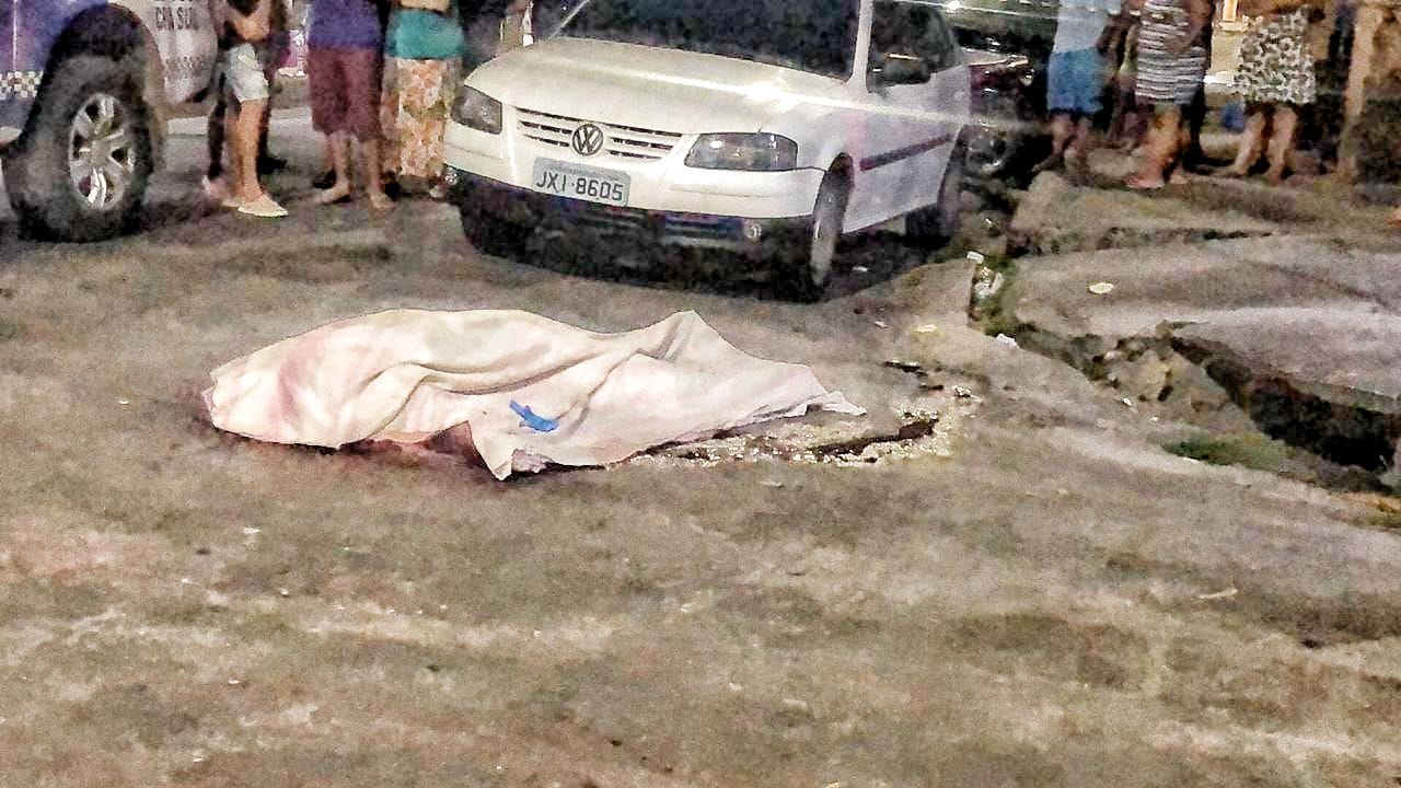 Homem é assassinado ao desembarcar de carro em Manaus