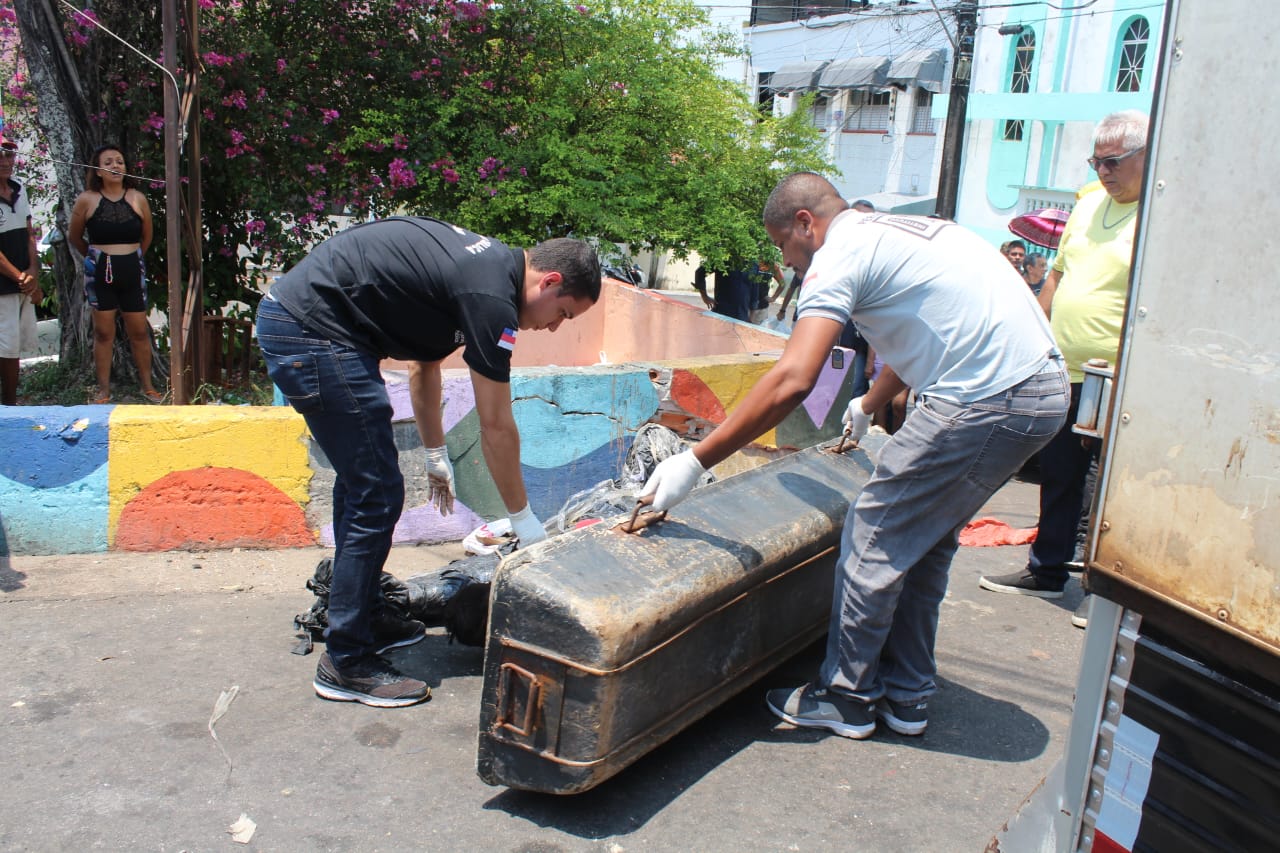 Homens achados em lixeira em Manaus foram torturados e esganados