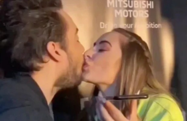 Solteiro, Fernando Zor dá beijo em jornalista durante entrevista; vídeo