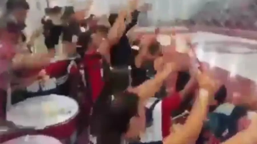 Alunos de medicina geram revolta com grito de guerra: 'Não tenho culpa se seu pai é motoboy'