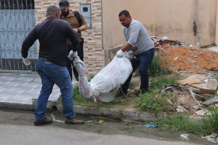 Corpo embalado em saco plástico em Manaus é de agente de portaria; vítima foi torturada