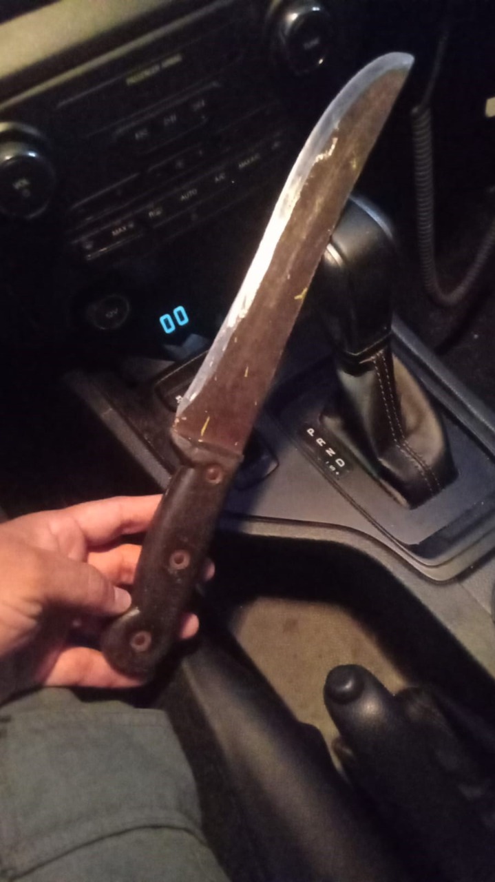 Homem leva tiro na bunda após manter pessoas em cárcere privado e avançar contra PMs em Manaus