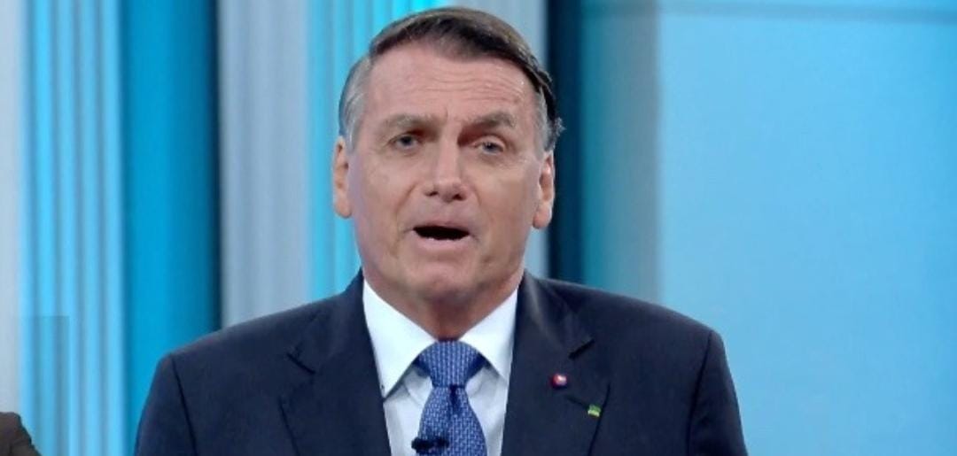 Bolsonaro promete salário mínimo de R$ 1.400 no próximo ano se eleito 