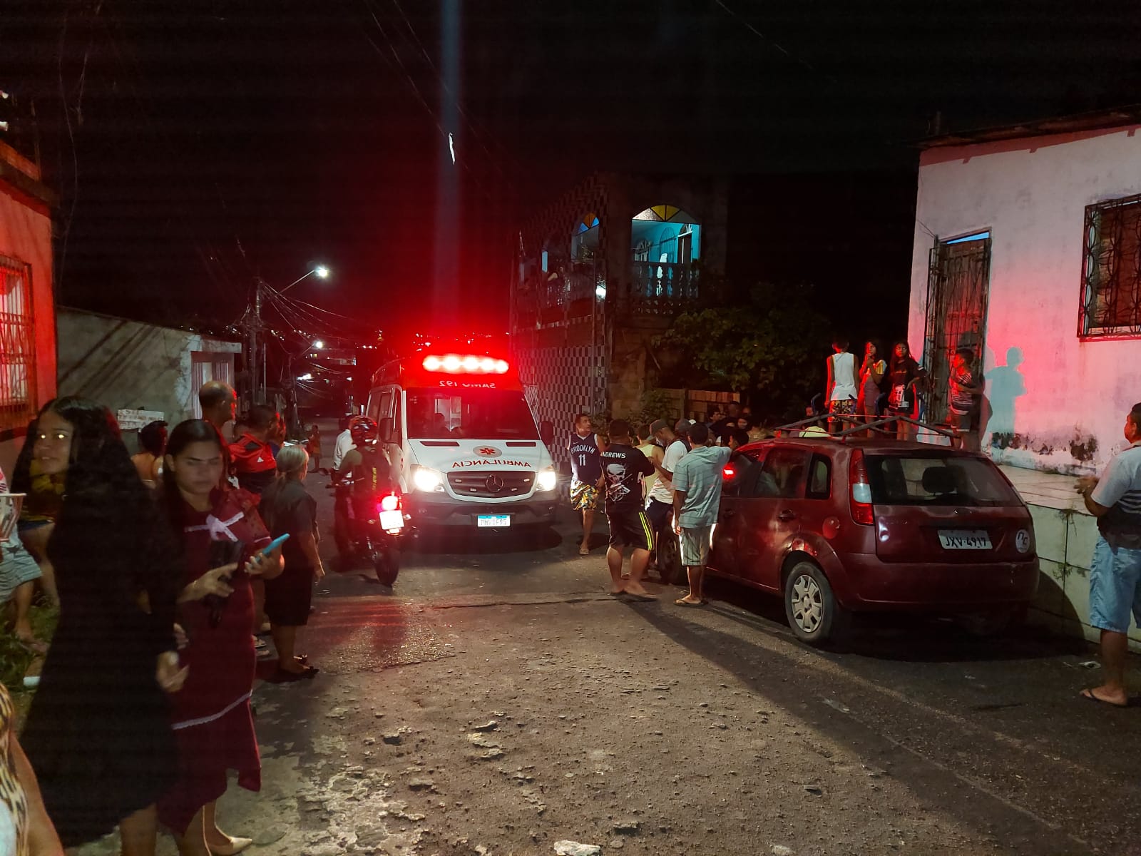 Homem tenta correr, mas é morto a tiros por pistoleiros em Manaus