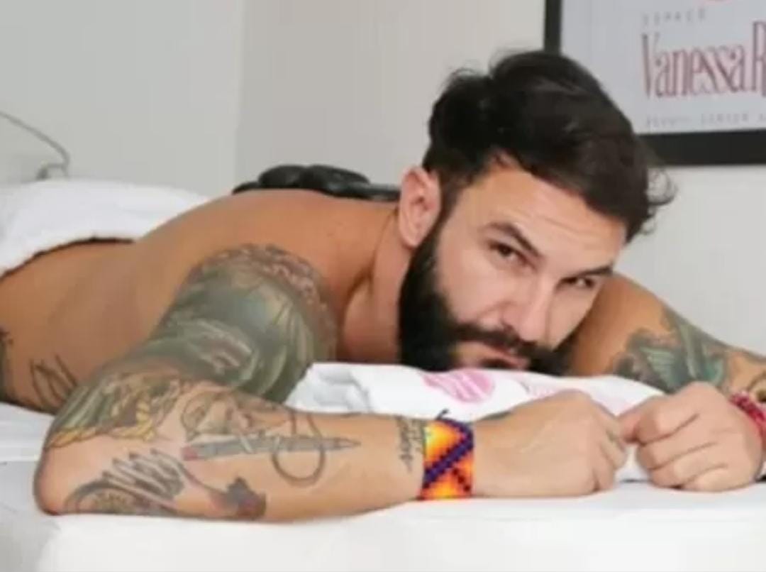 Ex-BBB Wagner aparece transando em banheiro de balada em vídeo