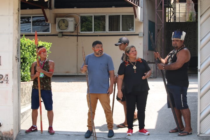 Rocam deixa Funai em Manaus, mas índios permanecem aguardando acordo no local